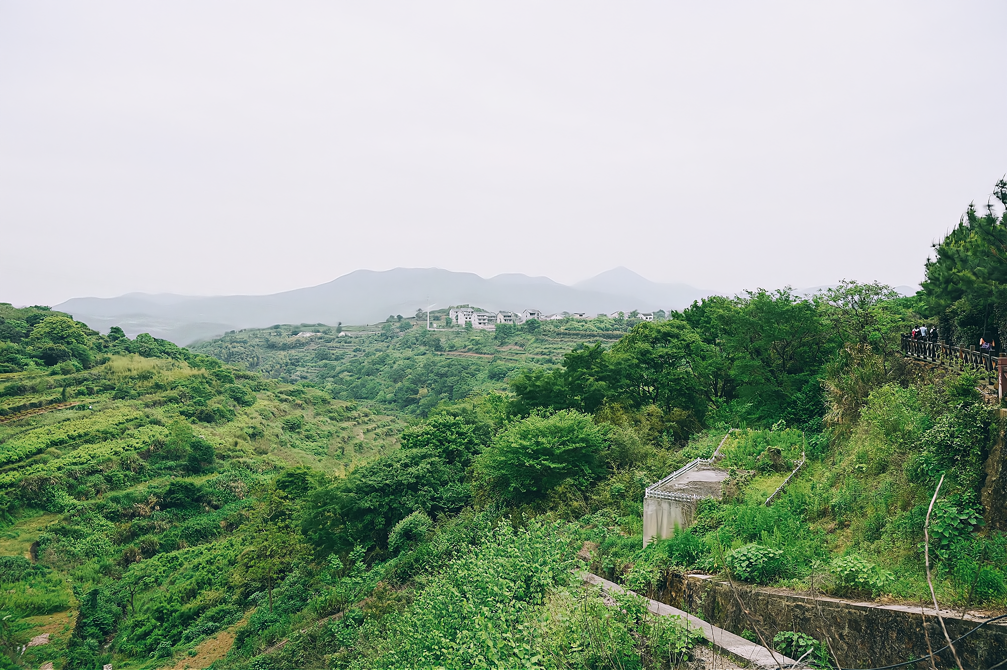 宁波藏着一座原始的石头村，至今已700多年历史