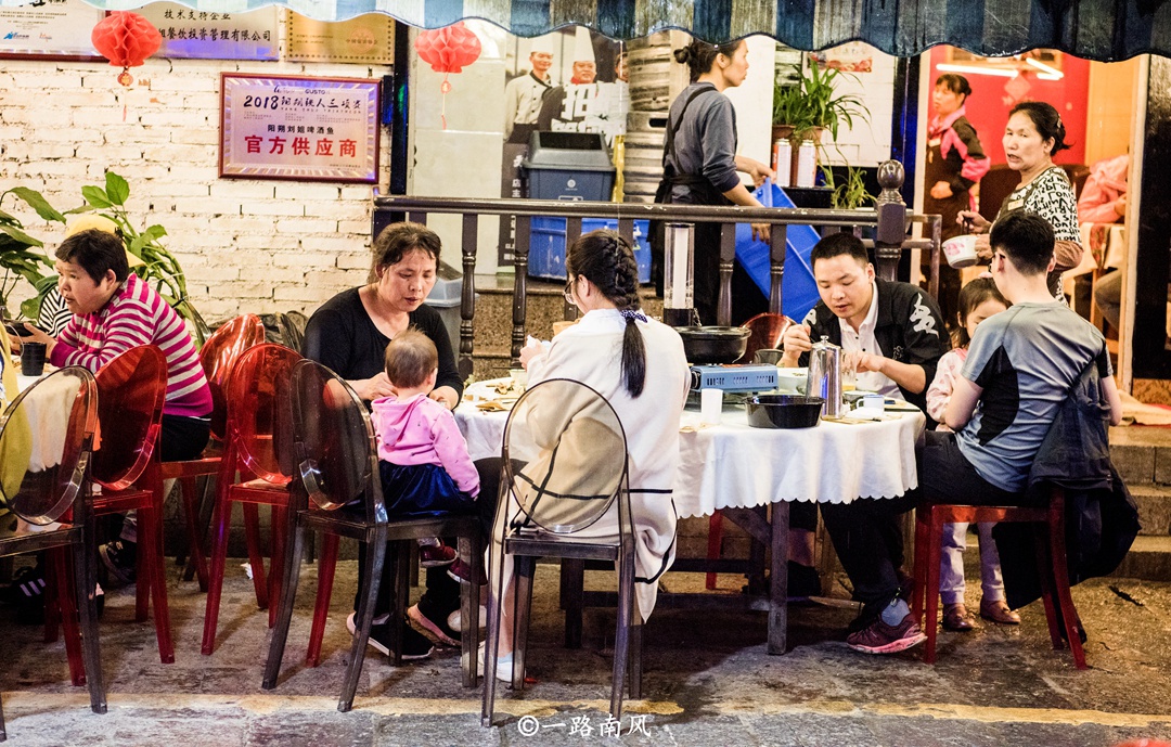 桂林旅行品特色美食，美味的啤酒鱼和田螺酿你都吃过吗？