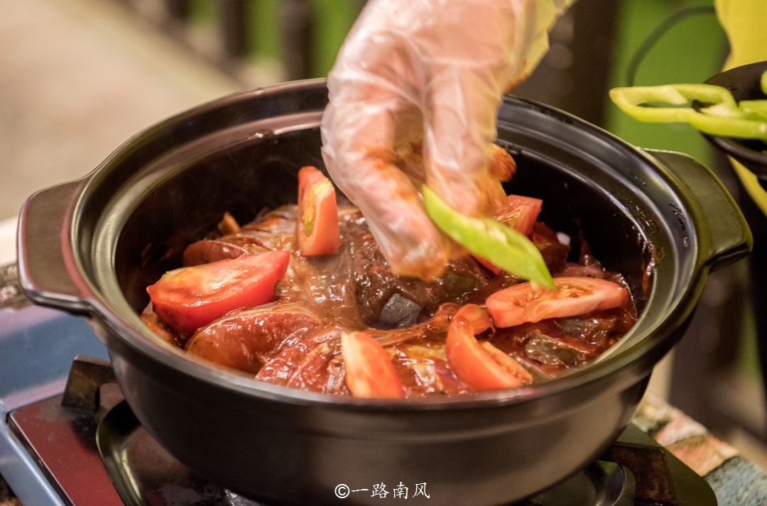 桂林旅行品特色美食，美味的啤酒鱼和田螺酿你都吃过吗？