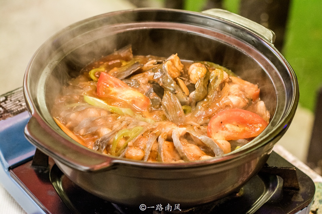 桂林旅行品特色美食，美味的啤酒鱼和田螺酿你都吃过吗？