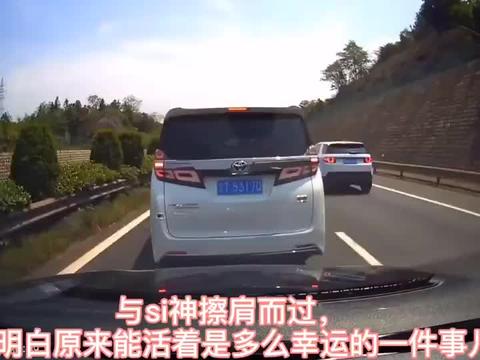 实拍：追尾了个有点贵的“面包车”，混动版本的埃尔法