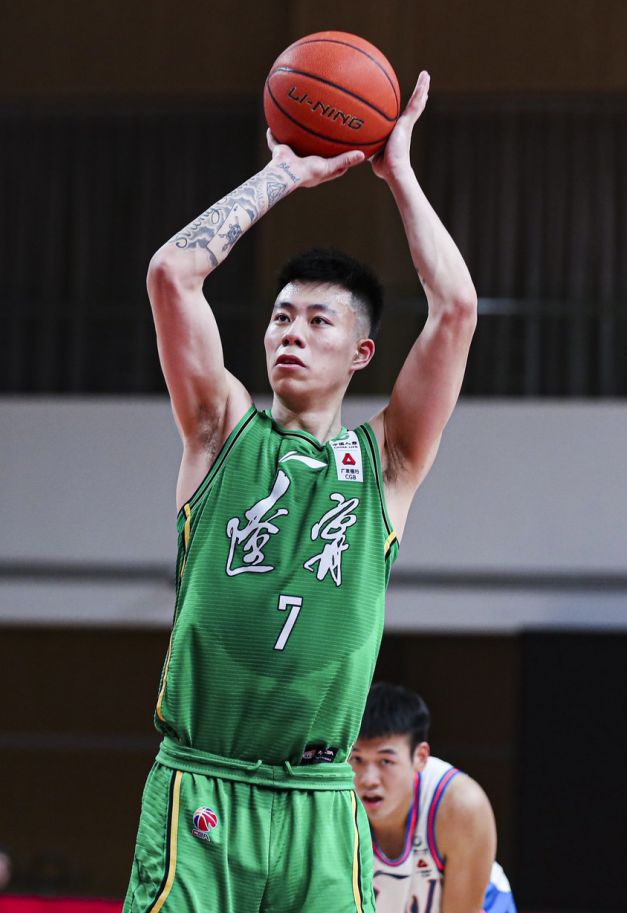 在如此重头戏中,张镇麟毫不怯场,尤其在面对马尚-布鲁克斯和威姆斯时