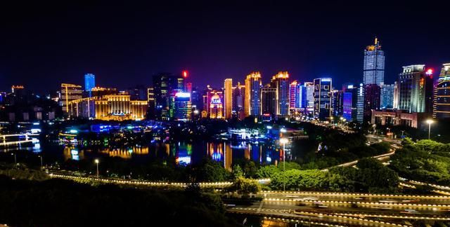 航拍南宁东盟商务区夜景,夜晚灯光璀璨,胜似国际大都市