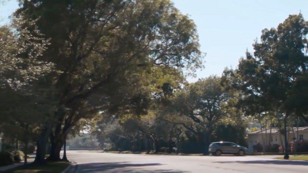 雷诺作为法系车，其广告也如车一样，有着法系的风格，浪漫……