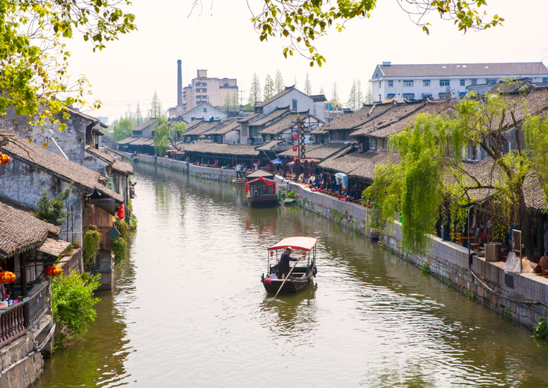 上海过大年：春节在上海怎么过？来这100条微旅行线路里找点灵感吧！