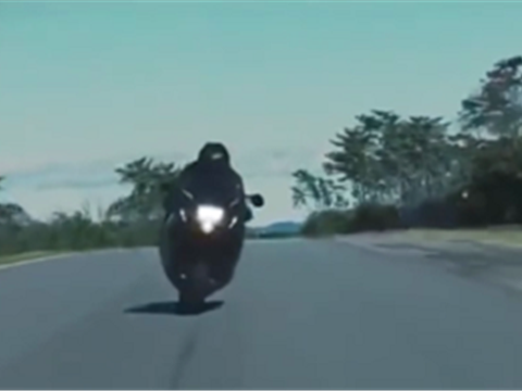 2021款铃木隼来袭，3种新配色，仍采用机械仪表，售价高达35.8万