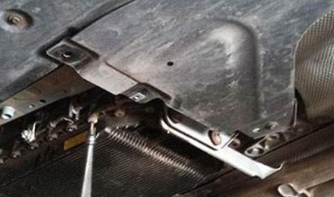 变速箱油多少公里更换一次?老修车工提醒：逾期不换,等于在毁车