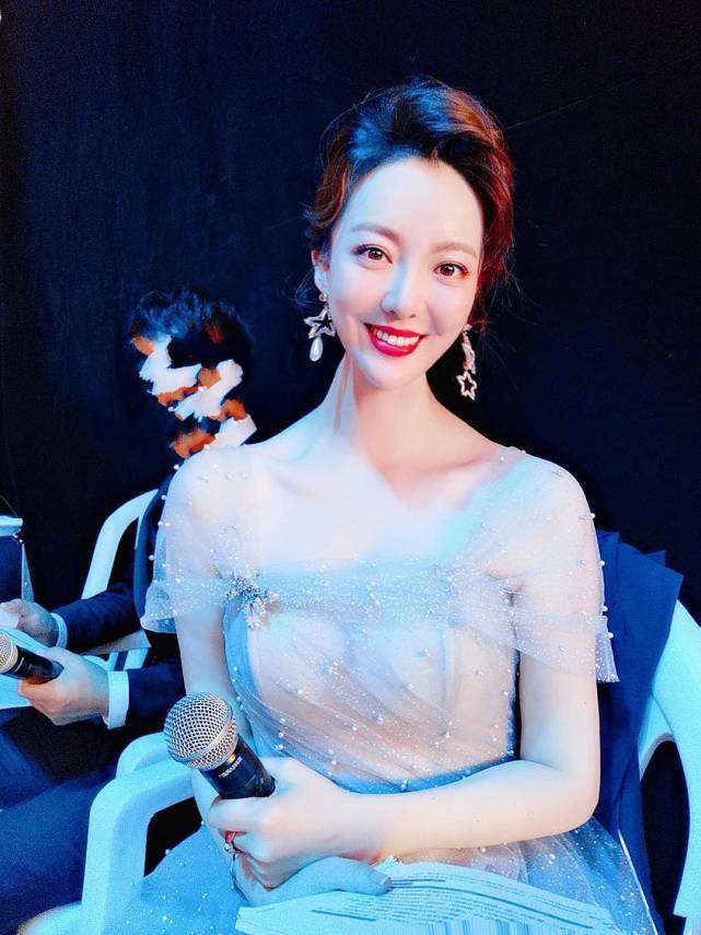 安徽台一姐余声现身婚宴捞金,嫁富二代生有一子,豪门阔太也缺钱 安徽台一姐余声现身婚宴捞金,嫁富二代生有一子,豪门阔太也缺钱