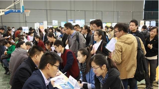 毕业后,为什么越来越多的年轻人逃离一线城市,选择回到家乡?休闲区蓝鸢梦想 - Www.slyday.coM 毕业后,为什么越来越多的年轻人逃离一线城市,选择回到家乡?休闲区蓝鸢梦想 - Www.slyday.coM