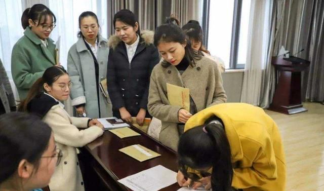 毕业后,为什么越来越多的年轻人逃离一线城市,选择回到家乡?休闲区蓝鸢梦想 - Www.slyday.coM 毕业后,为什么越来越多的年轻人逃离一线城市,选择回到家乡?休闲区蓝鸢梦想 - Www.slyday.coM