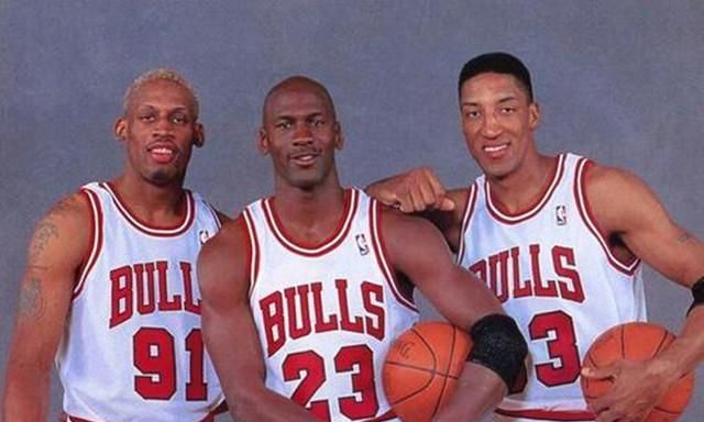 01 公牛三巨头 乔丹 皮蓬 罗德曼  获得1996,1997和1998年nba总冠军