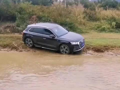 实拍：城市SUV大比拼，不服就开干，你更看好谁