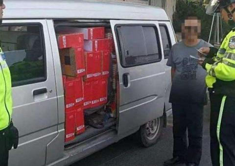 为啥面包车拉货总挨罚?交警提醒：提前做好这几步,谁都不敢罚