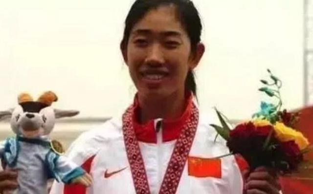 她靠培养儿女成了人生赢家，“儿子”是张翰，女儿更是世界冠军！