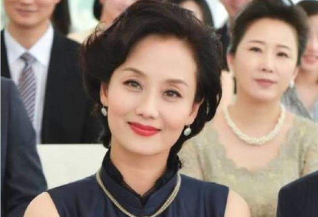 她靠培养儿女成了人生赢家，“儿子”是张翰，女儿更是世界冠军！