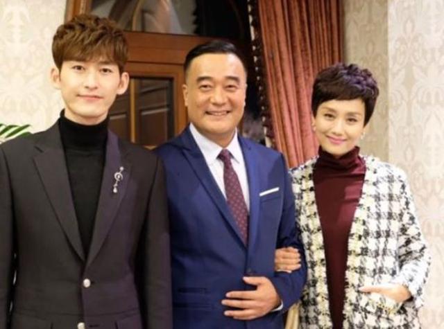 她靠培养儿女成了人生赢家，“儿子”是张翰，女儿更是世界冠军！