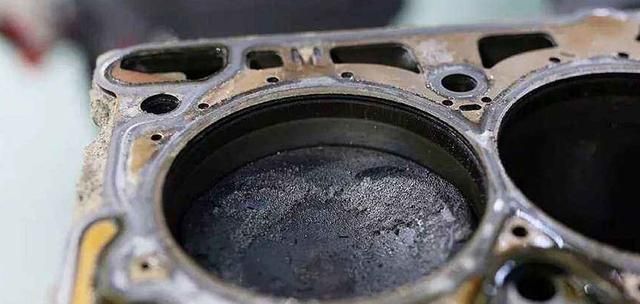 如何判断车子是否该清积碳了?