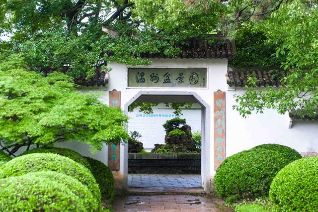 江心屿是我国的四大名屿之一，风景与鼓浪屿媲美，被誉为瓯江蓬莱