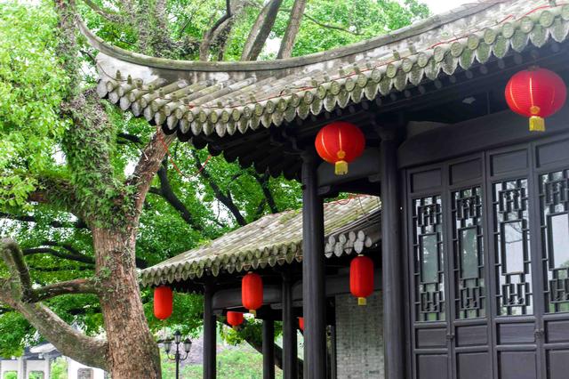 江心屿是我国的四大名屿之一，风景与鼓浪屿媲美，被誉为瓯江蓬莱