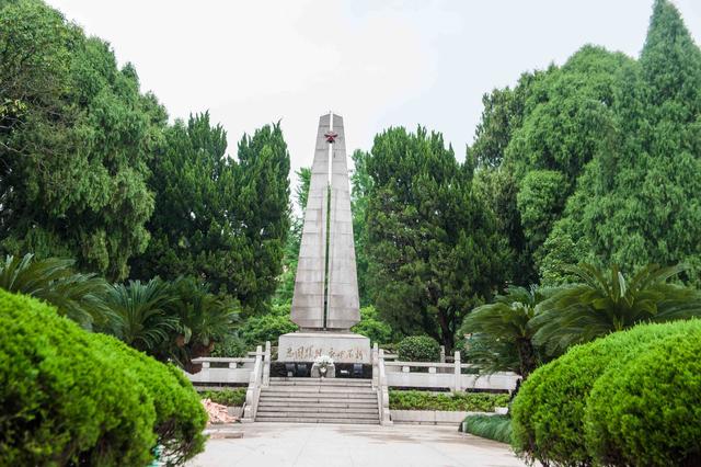 江心屿是我国的四大名屿之一，风景与鼓浪屿媲美，被誉为瓯江蓬莱