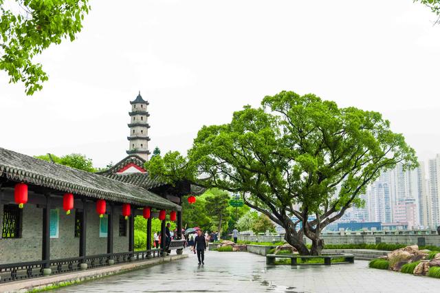 江心屿是我国的四大名屿之一，风景与鼓浪屿媲美，被誉为瓯江蓬莱