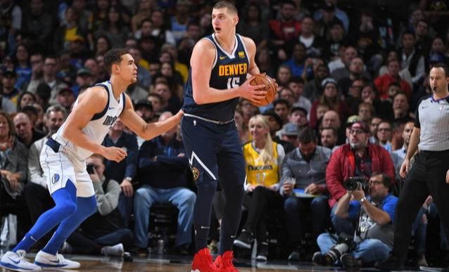 约基奇在NBA的统治级表现如何改变现代篮球的内线哲学