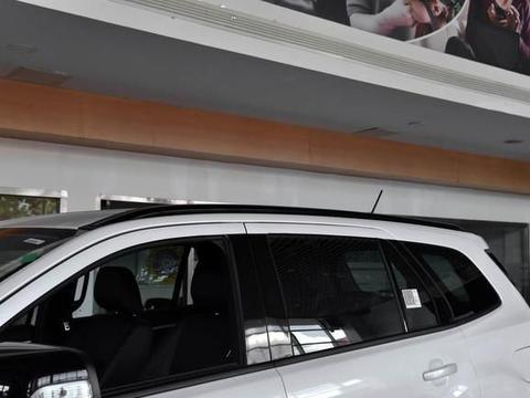 有车联网和膝部气囊,尺寸大有四驱,实拍撼路者