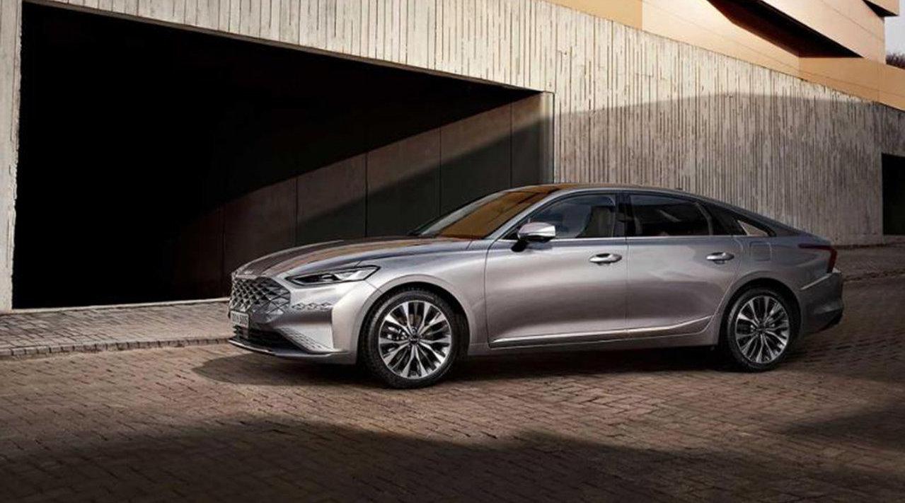 新车快讯｜起亚K8官图发布，车长超5米，全新标识+溜背设计很抢眼