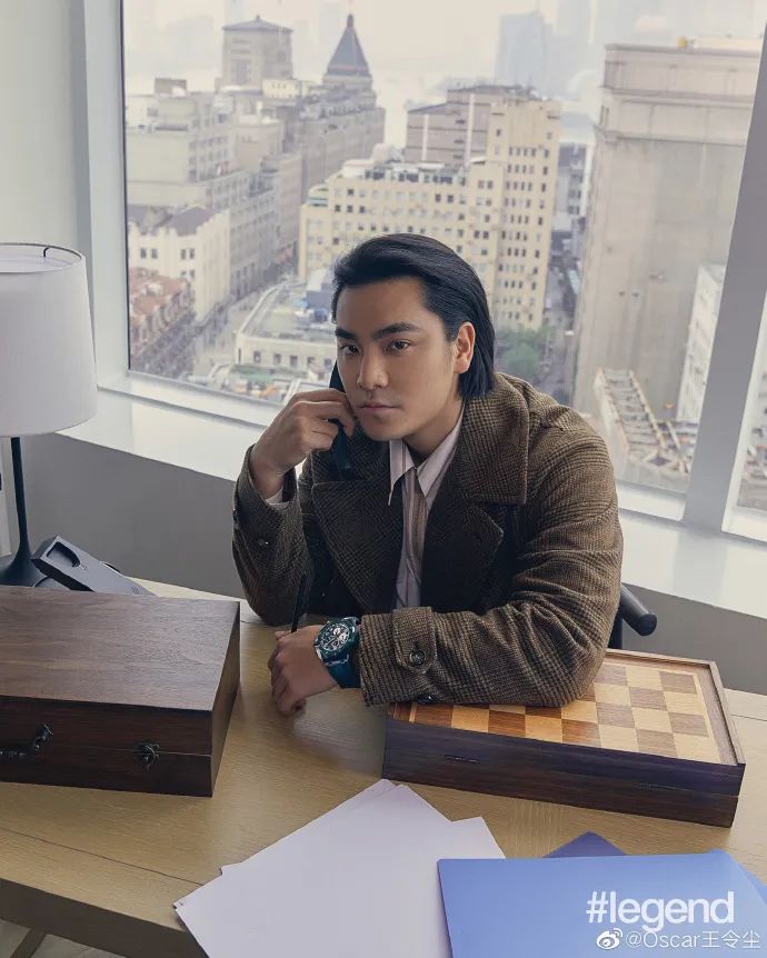 9岁被绑架情定梁洛施，敢和刘嘉玲勾肩搭背，这个星二代不简单