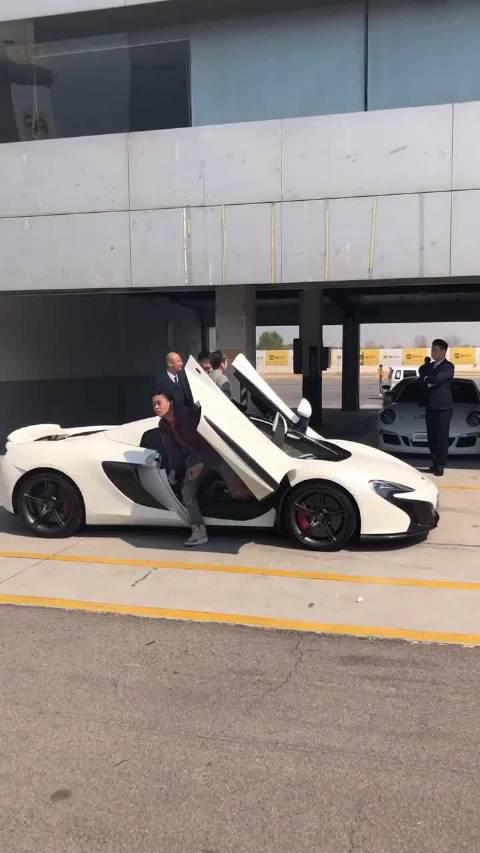 迈凯伦跑车展示