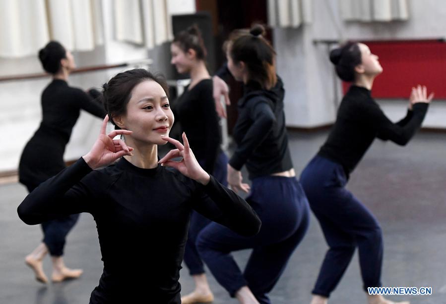 Yi Xingyan (front), leading actress of Zhengzhou Song and Dance Theater, practices at the theater in Zhengzhou, central China's Henan Province, Feb. 20, 2021. Fourteen dancers from Zhengzhou Song and Dance Theater have been very busy since the dancing they performed went viral online. The performance, named Banquet of Tang Palace, was staged at the Spring Festival gala of Henan Province. Brilliantly choreographed and acted, the dancing has almost brought ancient dancing figurines of the Tang Dynasty (618-907) alive. The performance Banquet of Tang Palace, inspired by the dancing figurines displayed at a museum, tells a story about the life of female musicians during the Tang Dynasty. 