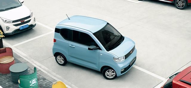宏光五菱mini ev,宏光五菱mini ev敞篷 虽然不愁卖但依然很努力 新款五菱宏光mini ev曝光