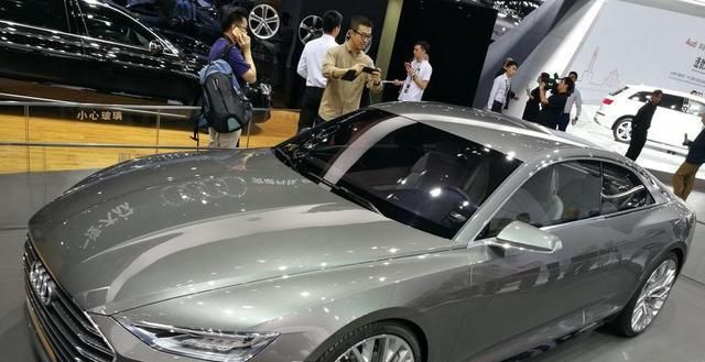 奥迪交出满意答卷,这款轿车气质直逼迈巴赫,配一身黑科技