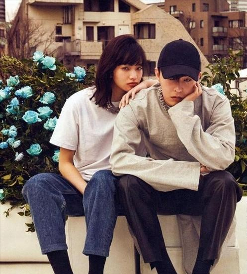 权志龙后也传与日本模特小松菜奈和李珠妍在一起过,但最后要么分手要