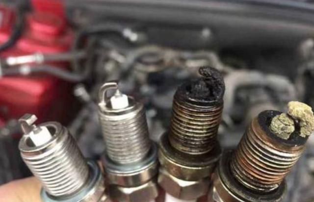 车出现这4种情况,务必检查一下火花塞,否则遭殃的就是发动机