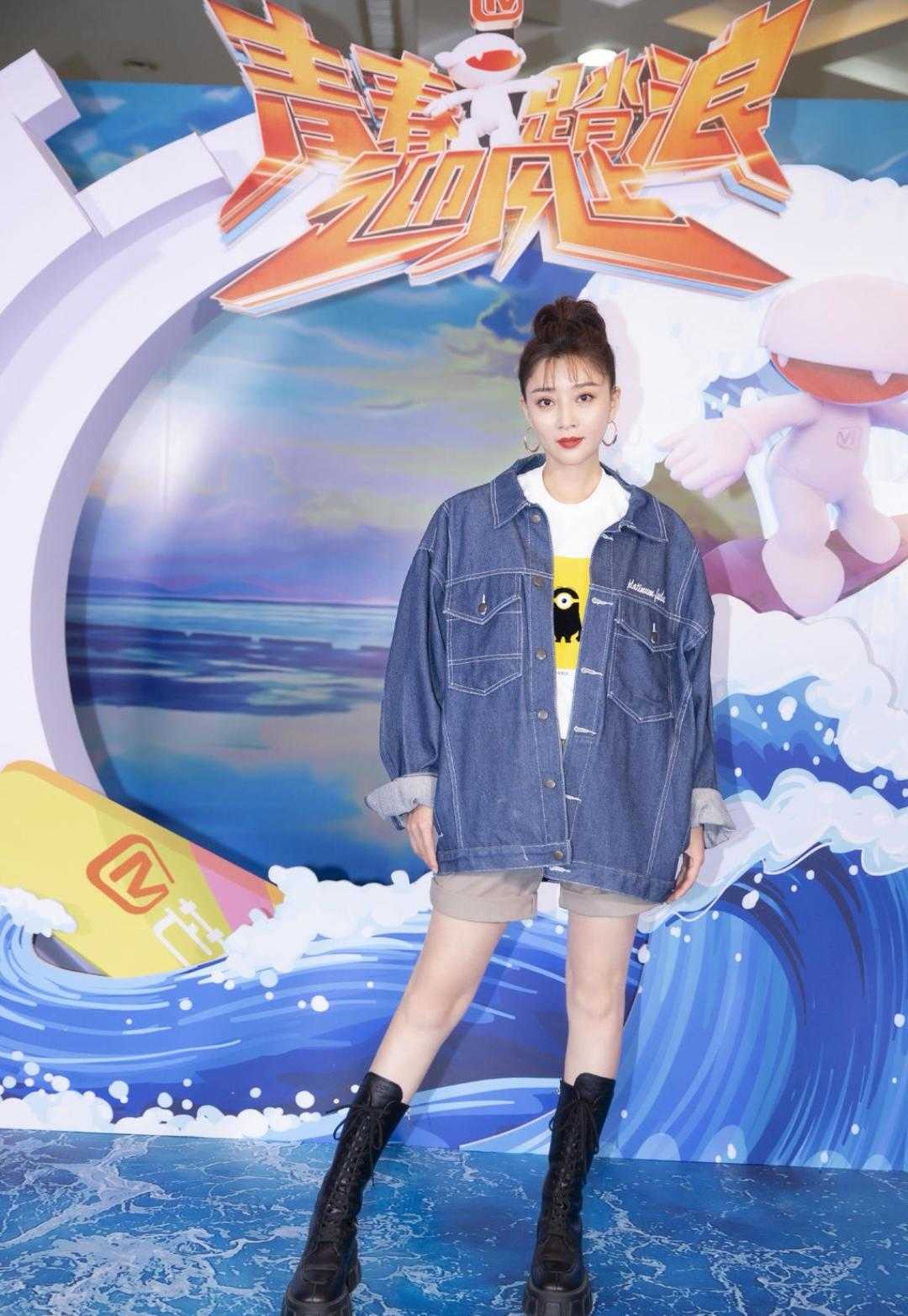 41岁的殷桃真有“贵妇”气质范,扎马尾辫搭抹胸连衣裙,优雅洋气 41岁的殷桃真有“贵妇”气质范,扎马尾辫搭抹胸连衣裙,优雅洋气