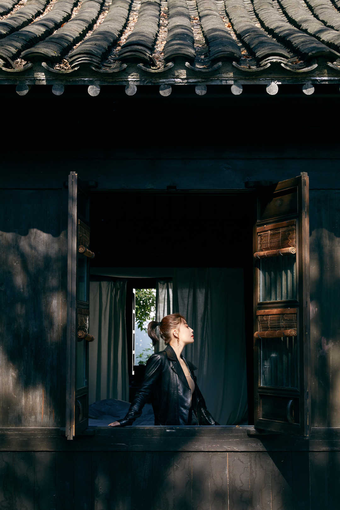 41岁的殷桃真有“贵妇”气质范,扎马尾辫搭抹胸连衣裙,优雅洋气 41岁的殷桃真有“贵妇”气质范,扎马尾辫搭抹胸连衣裙,优雅洋气