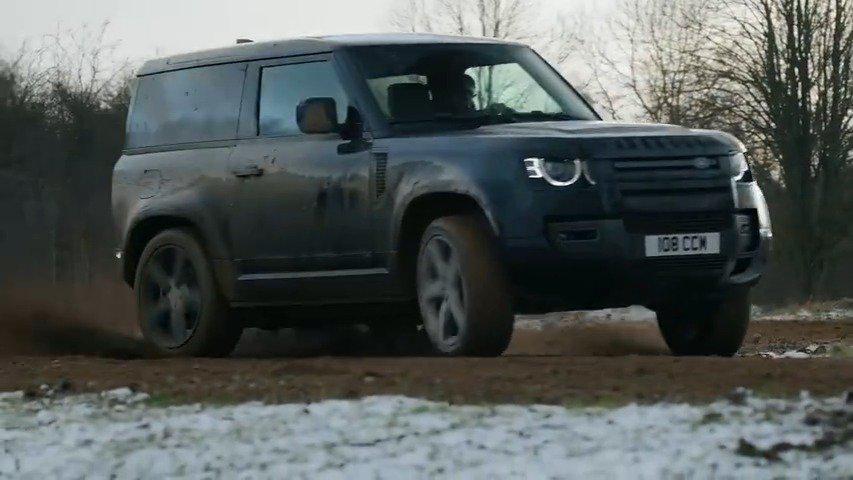 全新路虎卫士110 V8和卫士90 V8官方视频，性能展示！