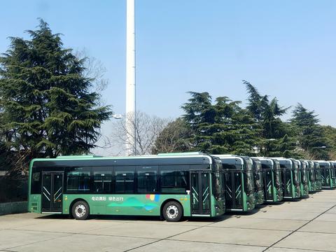 苏州金龙“地铁巴士”与溧阳市民共迎春暖花开