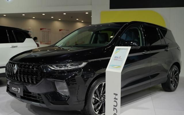 开宝骏也可以很体面,这款SUV比豪越还大!贯穿大屏媲美奔驰