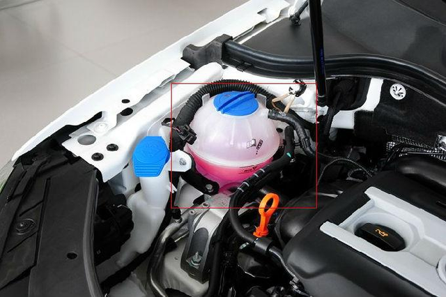 为什么4S店总让你冬天换防冻液，夏天换刹车油？