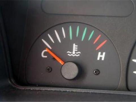 原地长时间怠速，其实不一定会伤车！前提是要认清这几个误区