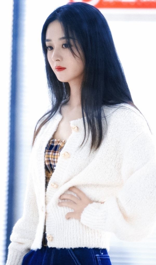 赵丽颖新预告颜值狂飙!换黑长直发型大变样,御姐眼神太狠不敢认休闲区蓝鸢梦想 - Www.slyday.coM 赵丽颖新预告颜值狂飙!换黑长直发型大变样,御姐眼神太狠不敢认休闲区蓝鸢梦想 - Www.slyday.coM