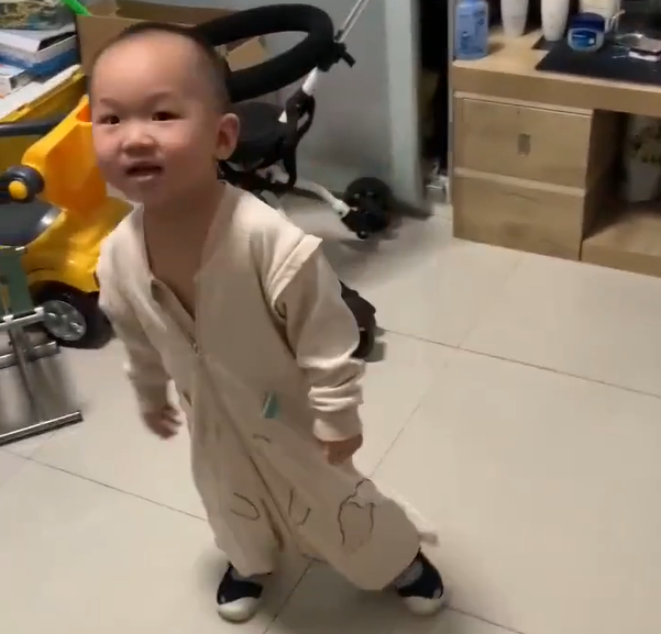 萌娃将普通话和天津话“切换自如”火了，网友：这就是中国式双语