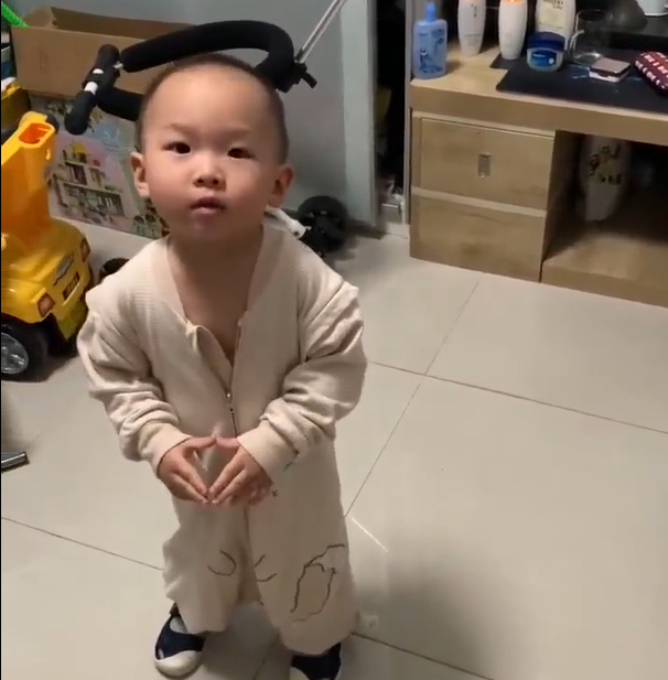 萌娃将普通话和天津话“切换自如”火了，网友：这就是中国式双语