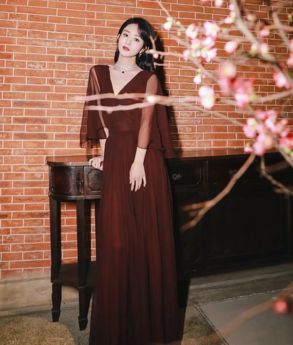 赵丽颖新预告颜值狂飙!换黑长直发型大变样,御姐眼神太狠不敢认休闲区蓝鸢梦想 - Www.slyday.coM 赵丽颖新预告颜值狂飙!换黑长直发型大变样,御姐眼神太狠不敢认休闲区蓝鸢梦想 - Www.slyday.coM