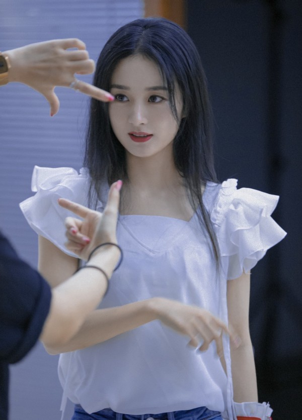 赵丽颖新预告颜值狂飙!换黑长直发型大变样,御姐眼神太狠不敢认休闲区蓝鸢梦想 - Www.slyday.coM 赵丽颖新预告颜值狂飙!换黑长直发型大变样,御姐眼神太狠不敢认休闲区蓝鸢梦想 - Www.slyday.coM