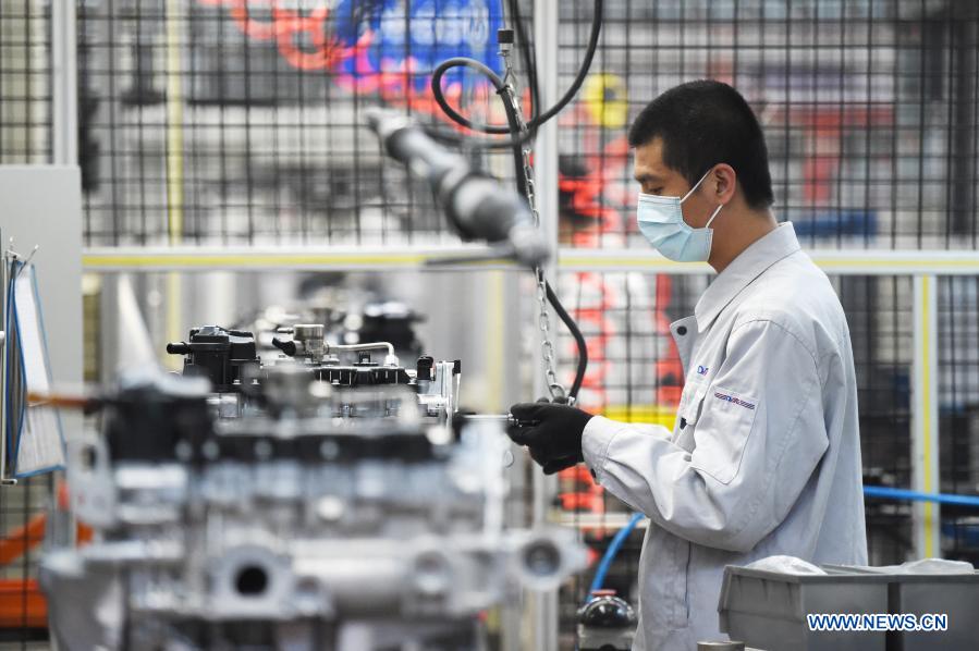 A worker operates at a workshop of the Dongan Auto Engine Co., Ltd. in Harbin City of northeast China's Heilongjiang Province, March 2, 2021. The Dongan Auto Engine Co., Ltd. sold 71,300 automotive engines in the first two months of 2021, up by 85.18 percent year-on-year, marking a benign start. (Xinhua/Wang Jianwei)