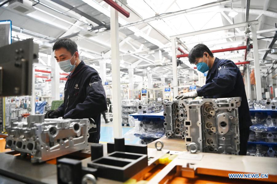 Workers operate at a workshop of the Dongan Auto Engine Co., Ltd. in Harbin City of northeast China's Heilongjiang Province, March 2, 2021. The Dongan Auto Engine Co., Ltd. sold 71,300 automotive engines in the first two months of 2021, up by 85.18 percent year-on-year, marking a benign start. (Xinhua/Wang Jianwei)