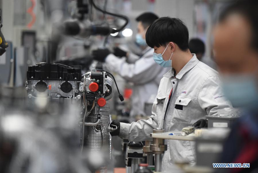 Workers operate at a workshop of the Dongan Auto Engine Co., Ltd. in Harbin City of northeast China's Heilongjiang Province, March 2, 2021. The Dongan Auto Engine Co., Ltd. sold 71,300 automotive engines in the first two months of 2021, up by 85.18 percent year-on-year, marking a benign start. (Xinhua/Wang Jianwei)